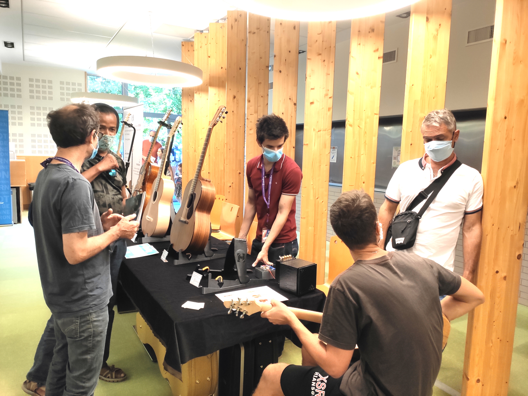 Hervé BERARDET Artisan Luthier, atelier Guitare et Création - Jour 2 Tests Salon des Internationales de la Guitare Toulouse 2020