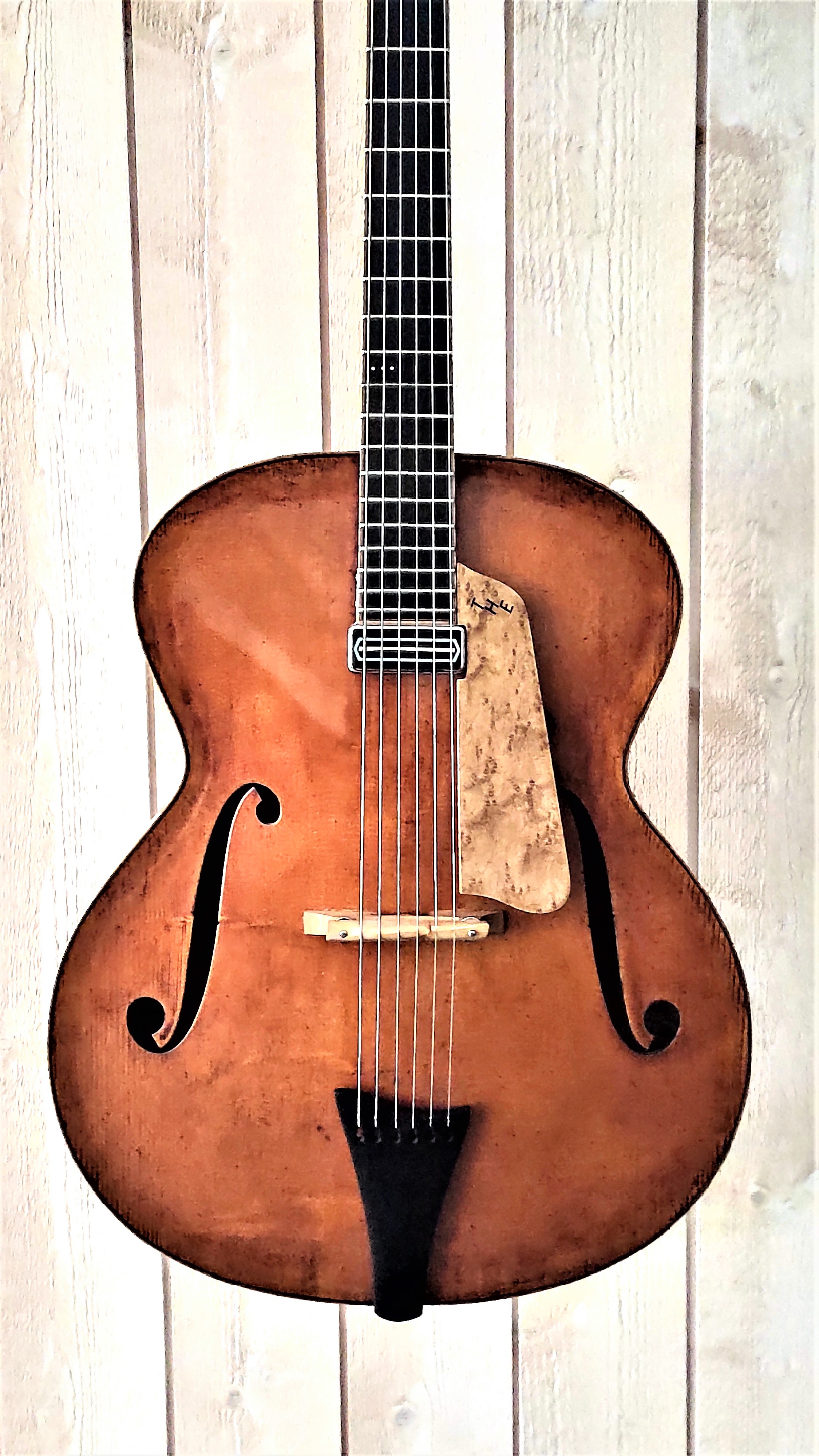 T.H.E. Guitare Jazz Archtop - Modèle Unique réalisée en collaboration avec Luthier du Quatuor Tony ECHAVIDRE - Hervé BERARDET Maître Artisan Luthier en Guitares-Caisse