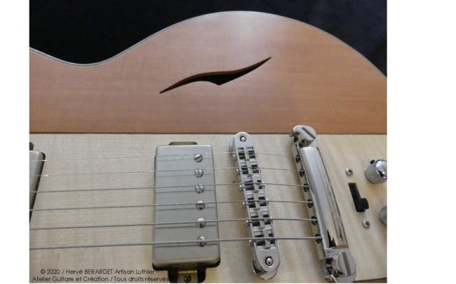 Osiris, Guitare Voyageuse et Modulaire - réalisée par Hervé BERARDET Artisan Luthier, atelier Guitare et Création