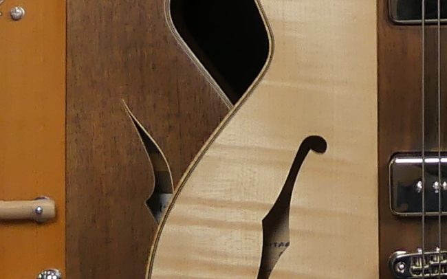 Guitare Osiris, Guitare Voyageuse et Modulaire - réalisée par Hervé BERARDET Maître Artisan Luthier, atelier Guitare et Création - Duo Osiris Centre Noyer 2