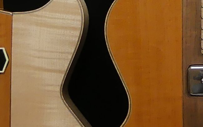 Guitare Osiris, Guitare Voyageuse et Modulaire - réalisée par Hervé BERARDET Maître Artisan Luthier, atelier Guitare et Création - Duo Osiris Centre Noyer 3