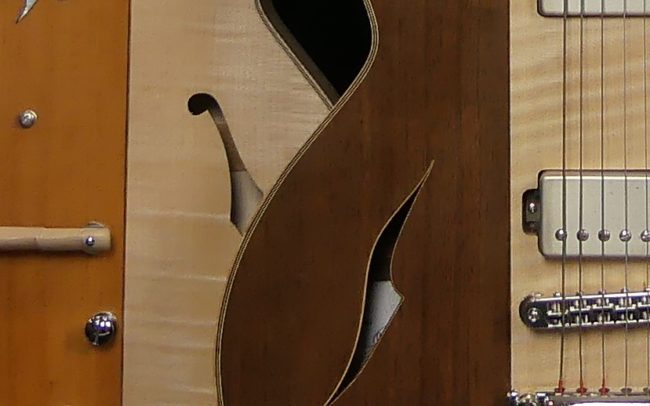Guitare Osiris, Guitare Voyageuse et Modulaire - réalisée par Hervé BERARDET Maître Artisan Luthier, atelier Guitare et Création - Duo Osiris Centre Erable 1