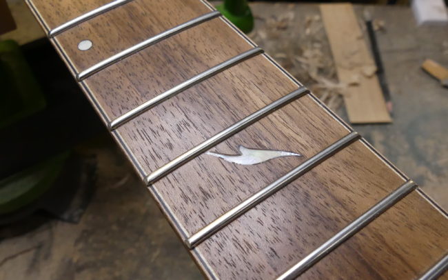 Guitare Osiris, Guitare Voyageuse et Modulaire - réalisée par Hervé BERARDET Maître Artisan Luthier, atelier Guitare et Création - Tous droits réservés - Manche Droitier-Gaucher en cours 10