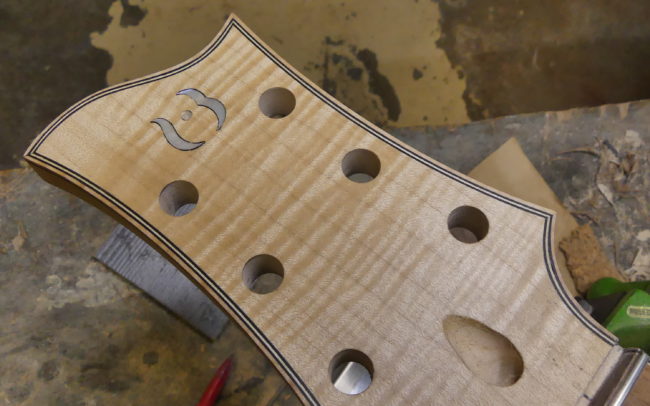 Guitare Osiris, Guitare Voyageuse et Modulaire - réalisée par Hervé BERARDET Maître Artisan Luthier, atelier Guitare et Création - Tous droits réservés - Manche Droitier-Gaucher en cours 16