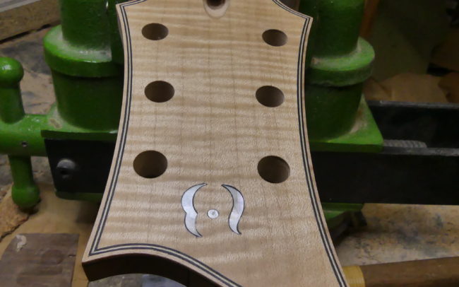 Guitare Osiris, Guitare Voyageuse et Modulaire - réalisée par Hervé BERARDET Maître Artisan Luthier, atelier Guitare et Création - Tous droits réservés - Manche Droitier-Gaucher en cours 17