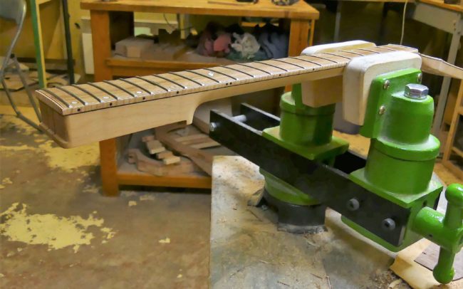 Guitare Osiris, Guitare Voyageuse et Modulaire - réalisée par Hervé BERARDET Maître Artisan Luthier, atelier Guitare et Création - Tous droits réservés - Manche Droitier-Gaucher en cours 4