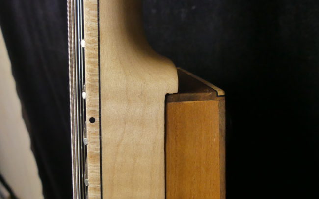Guitare Osiris, Guitare Voyageuse et Modulaire - réalisée par Hervé BERARDET Maître Artisan Luthier, atelier Guitare et Création - Tous droits réservés - Manche Droitier-Gaucher en cours 12