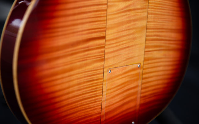 Guitare Osiris DC, Guitare Voyageuse et Modulaire - réalisée par Hervé BERARDET Maître Artisan Luthier, atelier Guitare et Création - Tous droits réservés @laetitiam.photography - En 2 parties